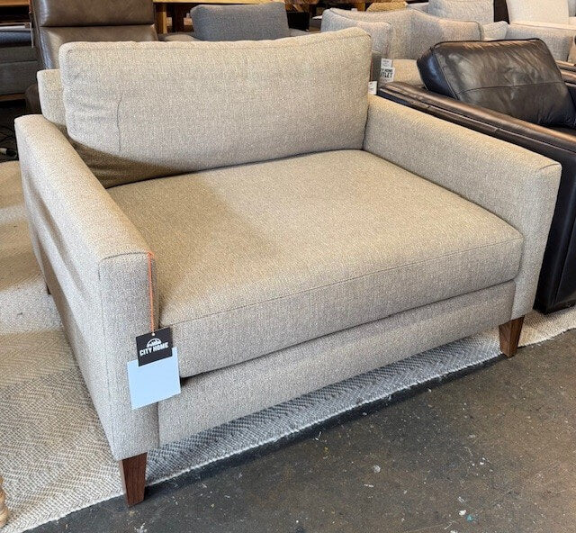 DL Kelvin Cuddle Chair