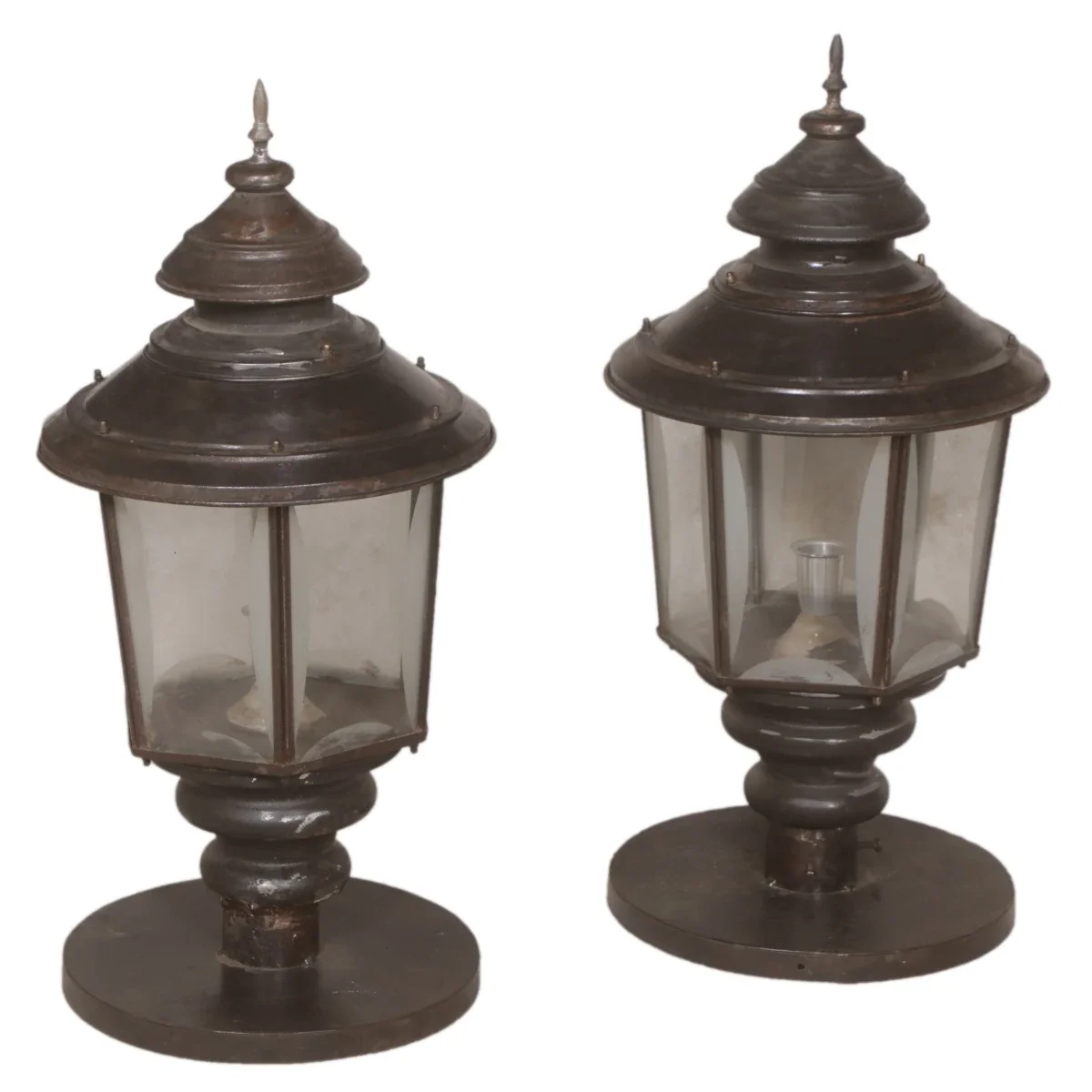 Handcrafted Iron Lamp - Image 2