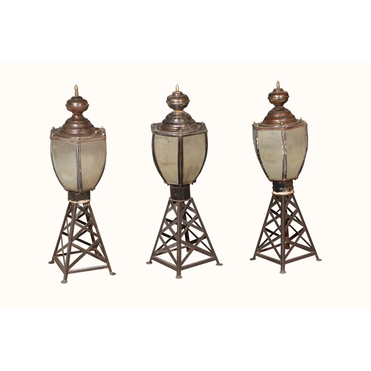 Handcrafted Iron Lamp - Image 3