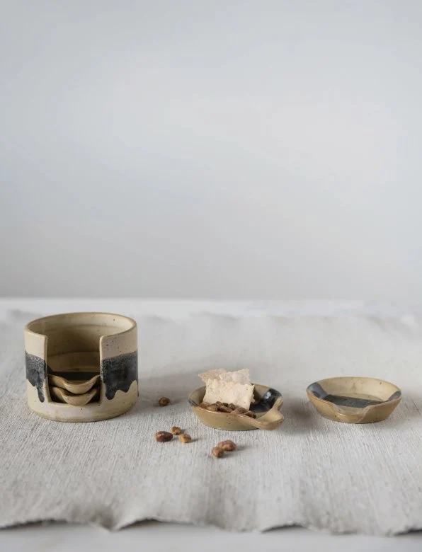 Tapa Plates w/ Holder - Image 4