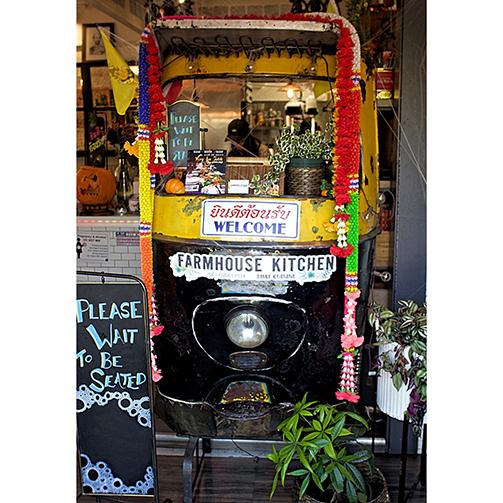 Vintage Tuk Tuk Bar - Image 4